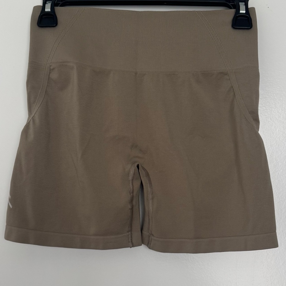 Oner Active Effortless Seamless Shorts in Washed Sandstone